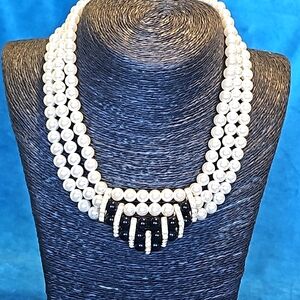 Vintage Pierre Cardin faux pearls necklace/choker. Great conditions